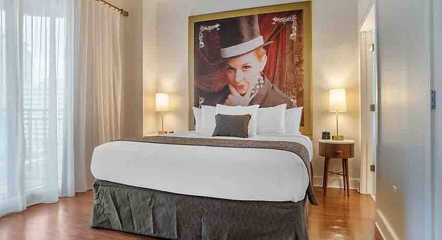 NOLA 2BR Lovely Theatre District w/Rooftop Pool gallery image 3