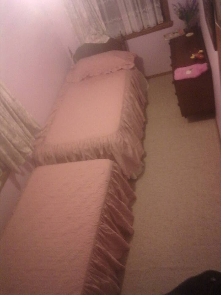 the king single and a normal single in bedroom 2