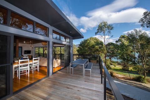 Adventure Bay Beach House, Bruny Island