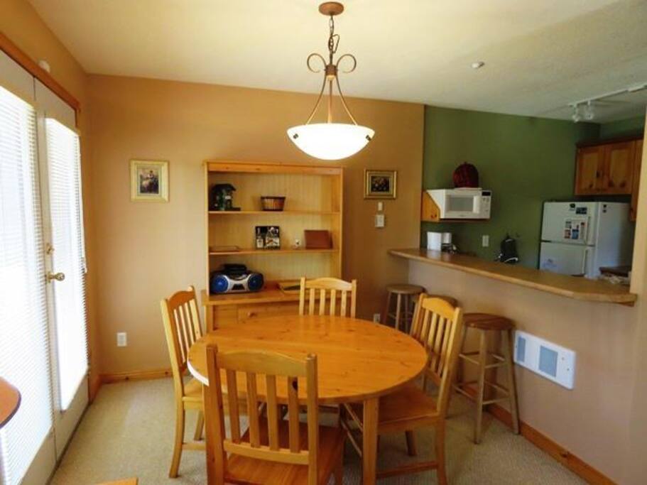Dining and Breakfast Bar