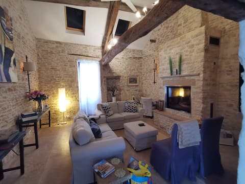 Annonce Airbnb populaire: Pommard Fireplace 5* 2bed 2.5 bath Private Parking à Côte D'or