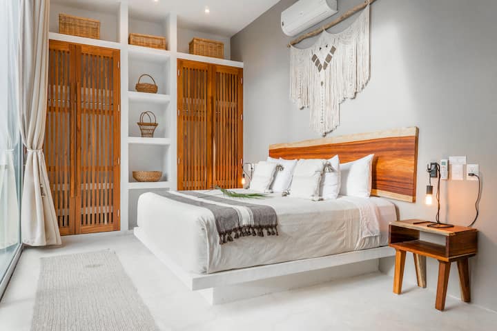 MASTER BEDROOM #1 WITH KING SIZE BED