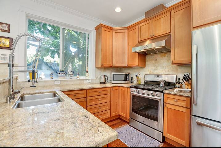 Madison Park House – Ideal for Tech Professionals gallery image 4