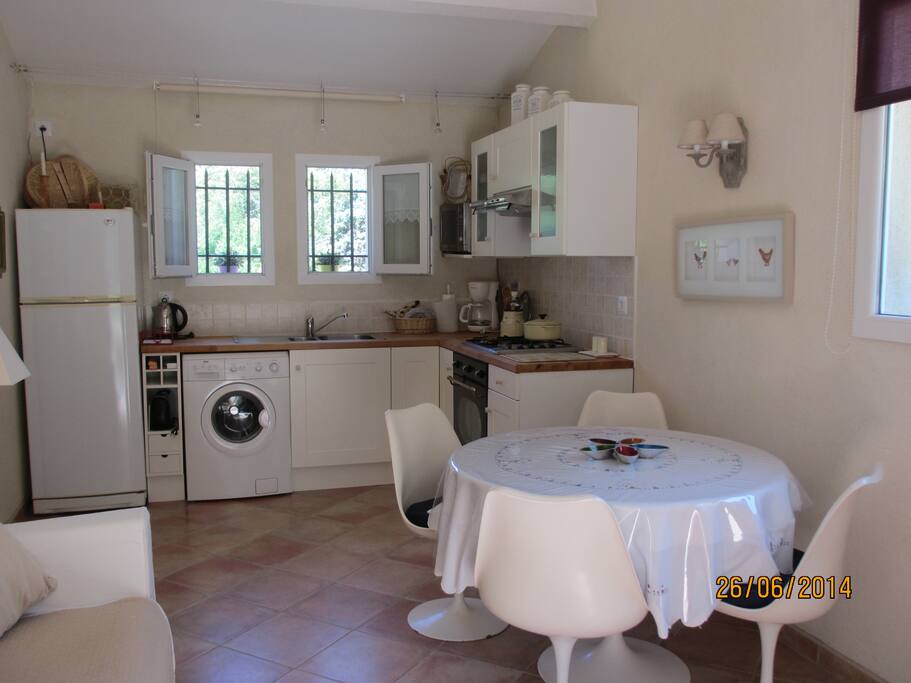 Cuisine ouverte sur salle à manger