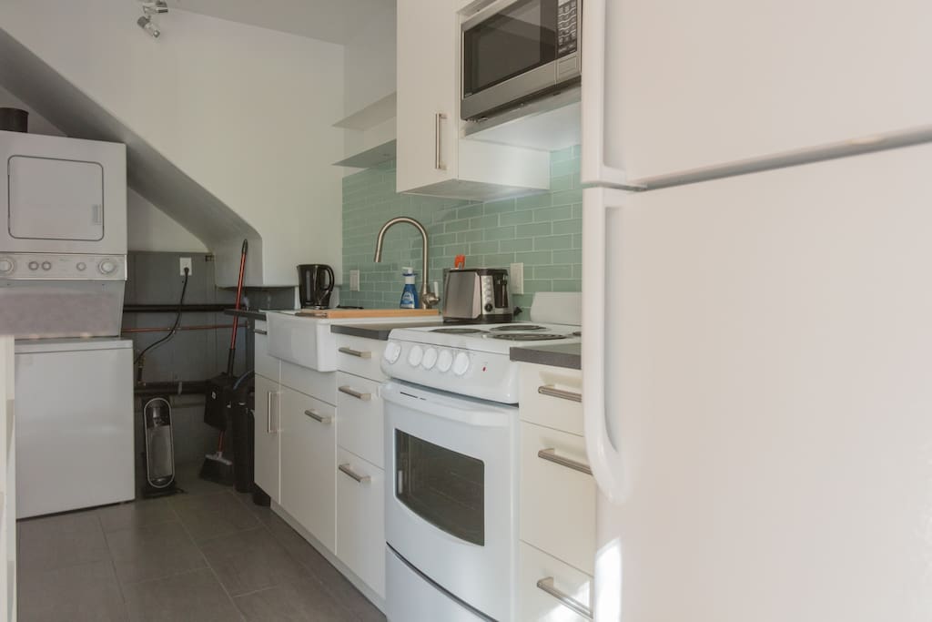 A fully equipped kitchen complete with a washer and dryer.
