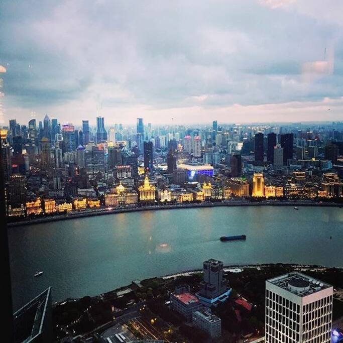 无敌露台酒吧 坐在这里尽收上海景色 上海旅游攻略 尽在airbnb爱彼迎