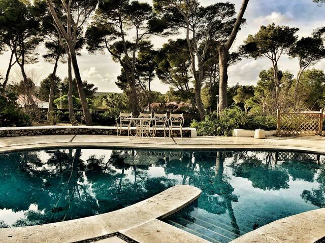 Luxury villa 6 bedrooms, pool, 2 min/beach/golf