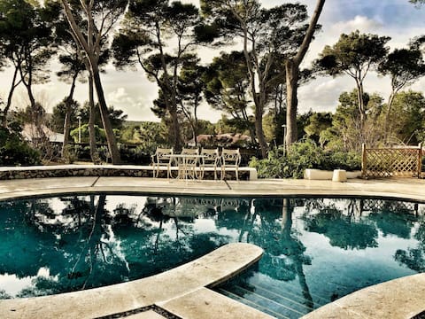 Luxury villa 6 bedrooms, pool,  2 min/beach/golf