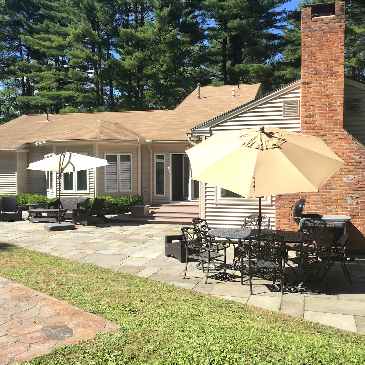 Top performing Airbnb: Idyllic Berkshires Getaway in Great Barrington