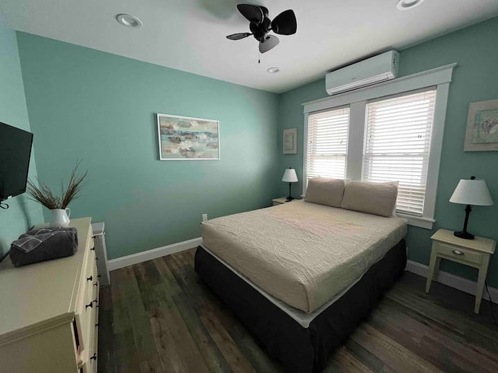 Bedroom 1 with Queen Bed 