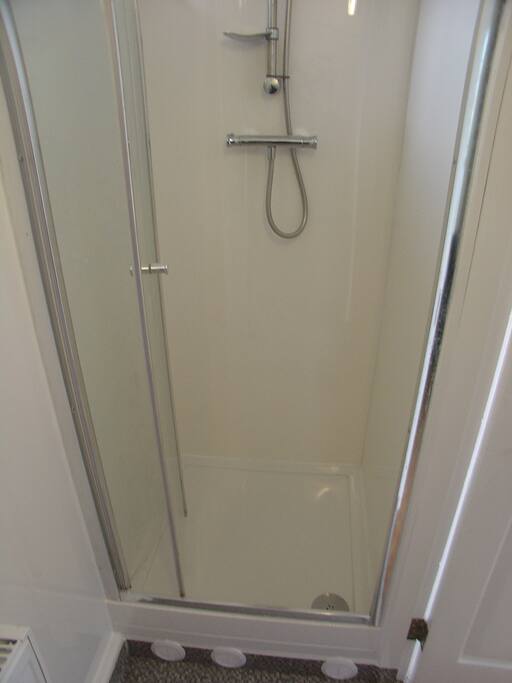 Ground floor shower room with copious hot water feed straight off combi boiler