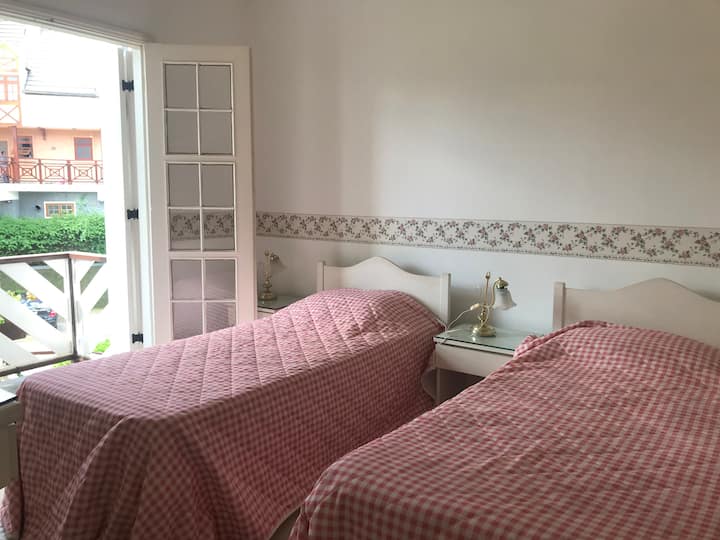 Izba s jednolôžkom a bicama