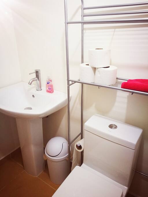 Baño con todo lo necesario