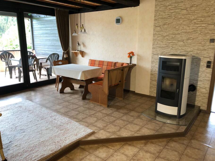 Esszimmer mit Pelletofen