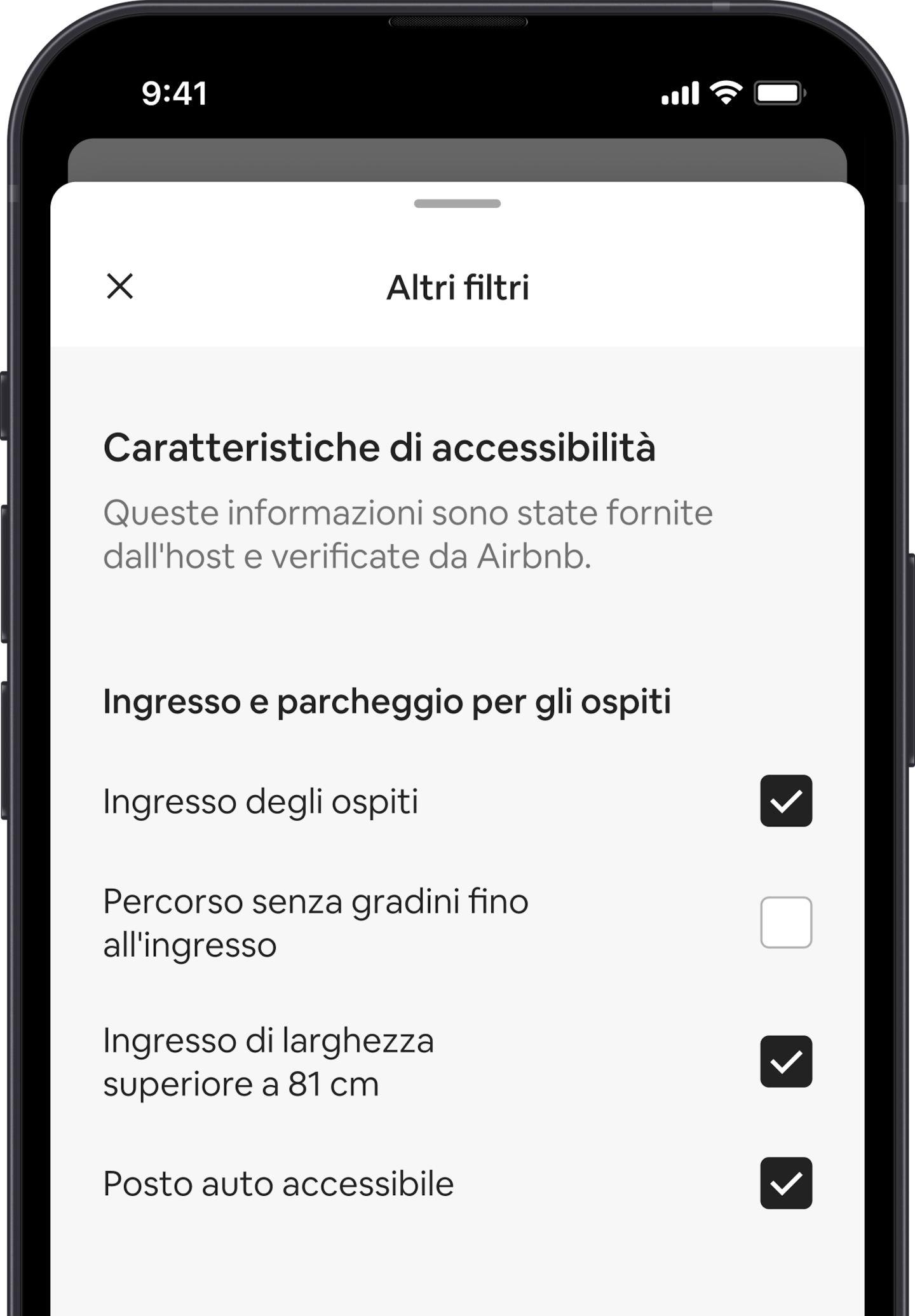 Lo schermo di un cellulare mostra l'aggiunta Altri filtri, uno dei tanti filtri di ricerca. C'è una sezione intitolata "Caratteristiche di accessibilità". Di seguito, le caratteristiche di accessibilità sono raggruppate per aree, come "Ingresso e parcheggio per gli ospiti". A queste corrispondono caselle di controllo che è possibile spuntare in base a ciò di cui dispone l'alloggio.