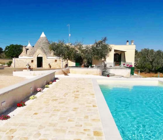 Villa con Trullo e Piscina Privata in Salento (BR)