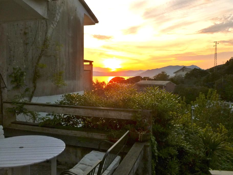 Typical sunset from the terrace, .... just in time for the aperitive!!