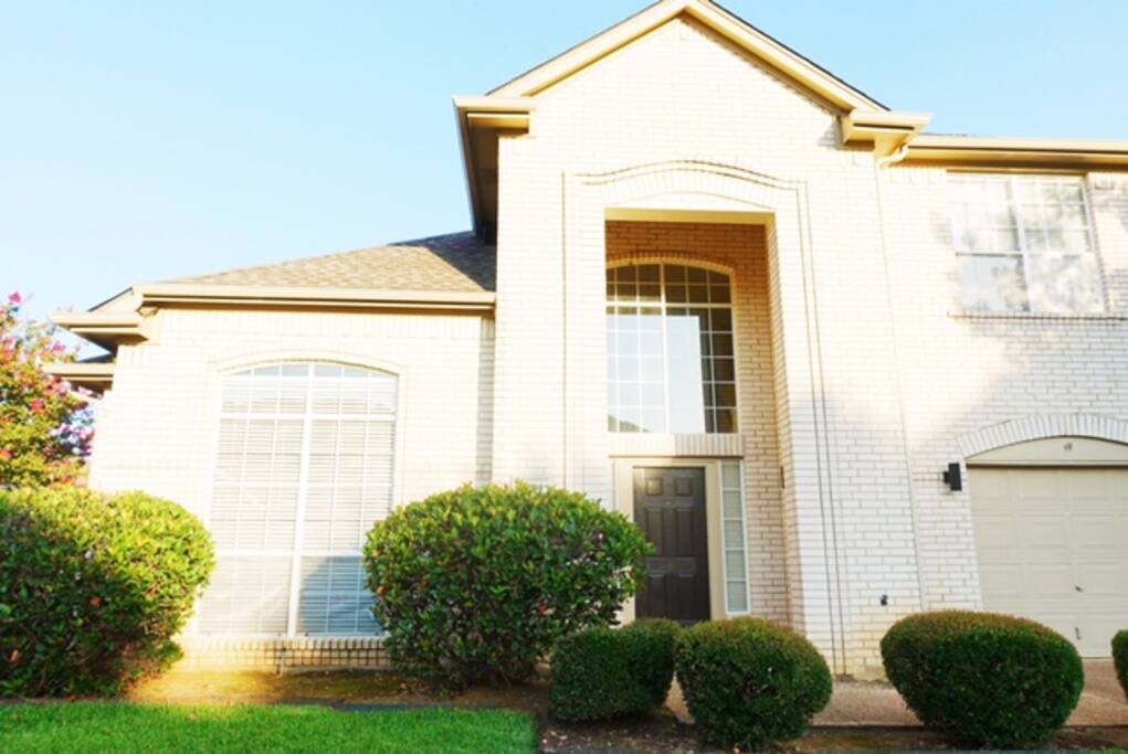 Huge entry way with high ceilings.