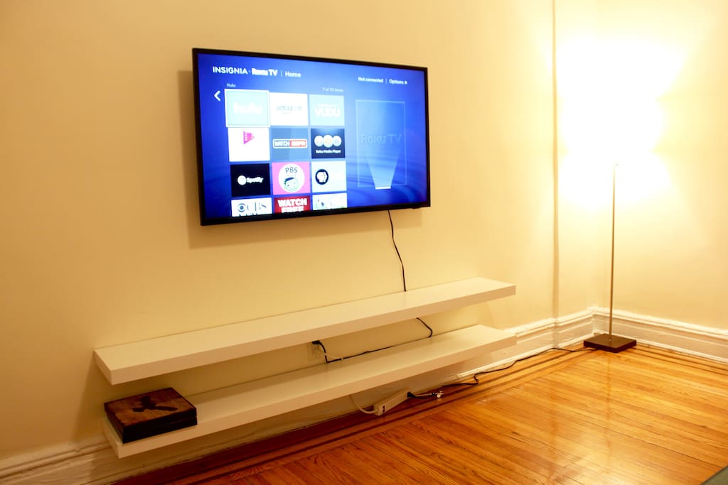 Smart TV with Netflix, Hulu and other channels
