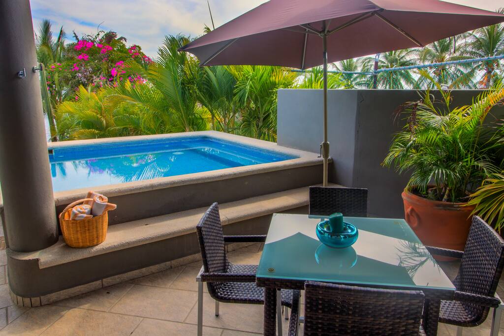 outdoor dinning area