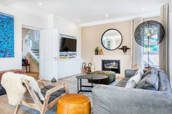 Luxurious Sanctuary, Sea Views, Walk to the beach gallery image 2