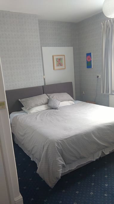 Ensuite ground floor, Room 12