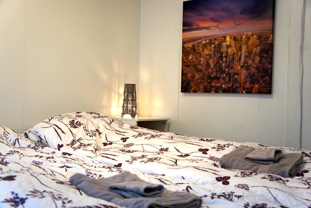 Bedroom 1 with two single beds. Not very big but cozy :)