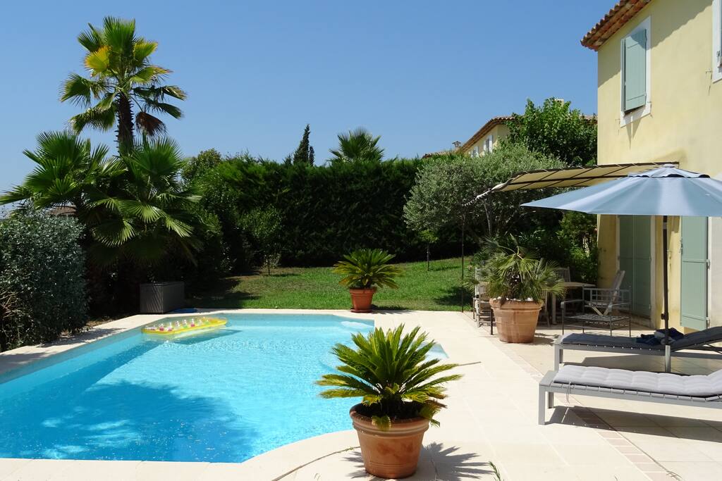terrasse et piscine