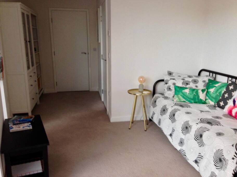 The bed converts from a single to a king size.