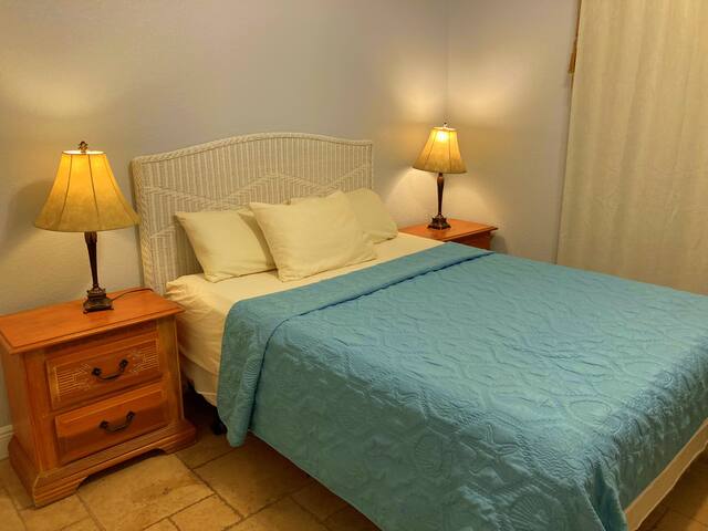 3 Bedroom Apartment, Roof Top Pool, Walk to Beach! gallery image 5