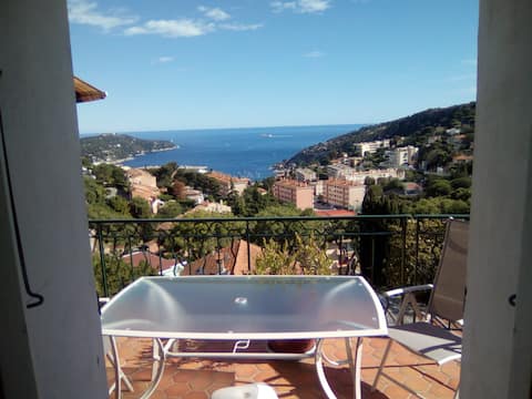Annonce Airbnb populaire: Very nice view of the harbor of Villefranche à Villefranche Sur Mer