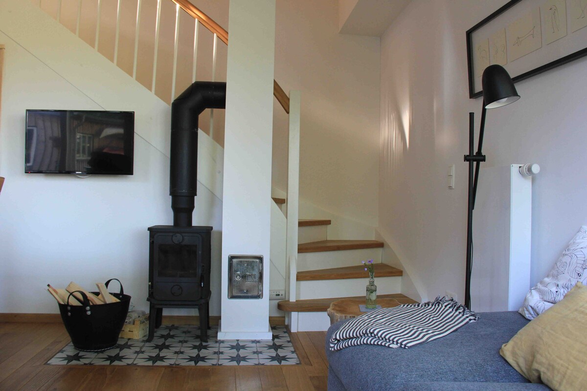 Top Airbnb: pink house in between yellow rap and blue sky in Rendsburg Eckernförde