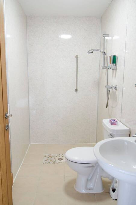 Ensuite Wetroom in rooms 1 - 4