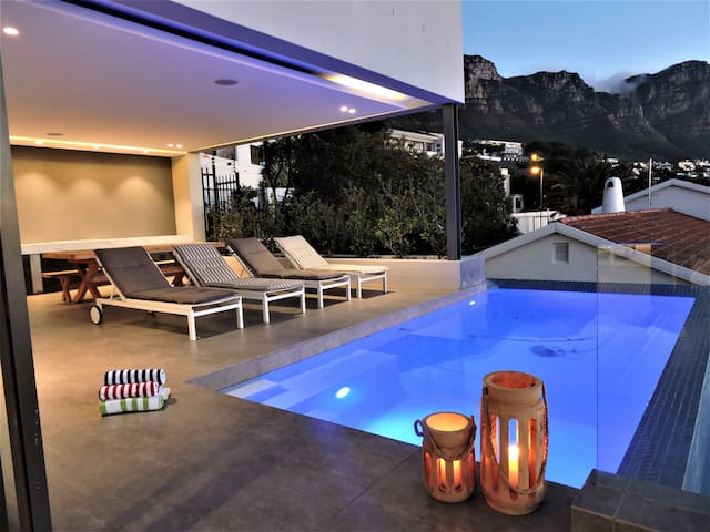 CAMPS BAY AND THE FANTASTIC BEAUTY OF CAPE TOWN gallery image 2