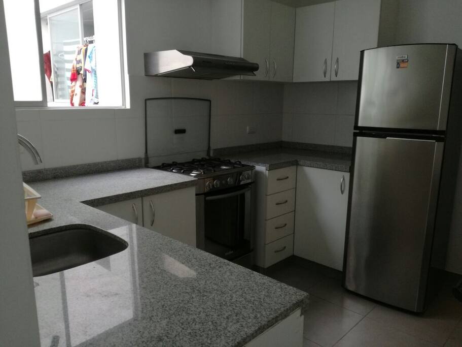 Acceso a cocina totalmente equipada.
Access to a fully equiped kitchen