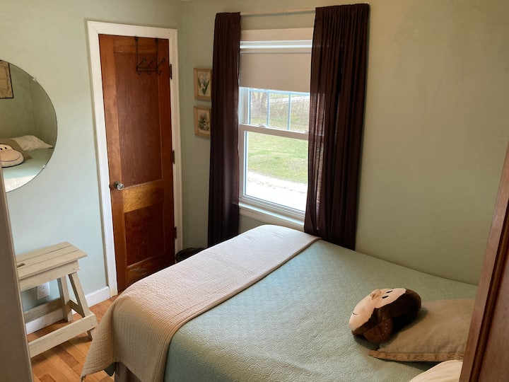 Small bedroom , one full bed , sleeps 2.