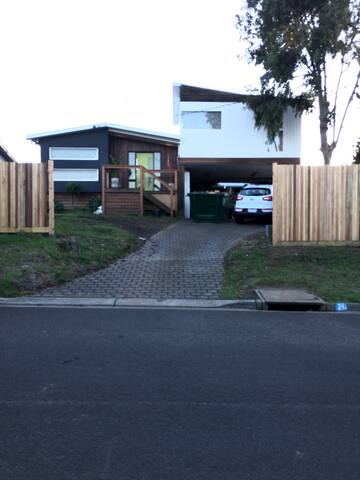 Entire home, sleeps 8, 15 min walk to beach gallery image 2