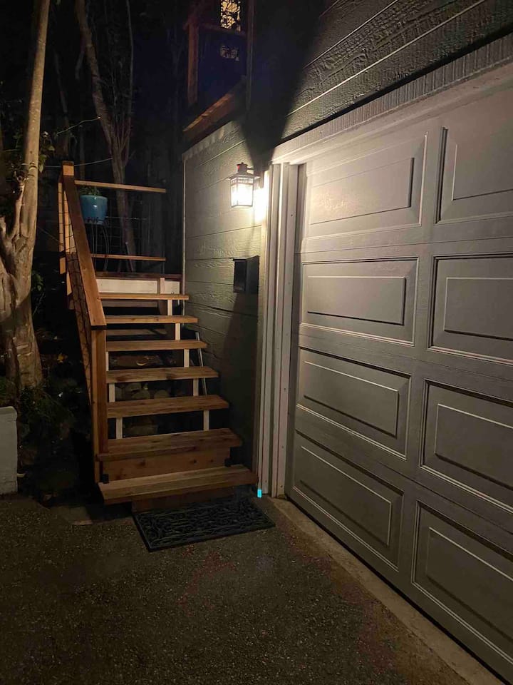 Delightful Hideaway In San Carlos - San Mateo, CA