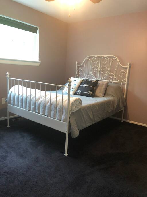 Full size memory foam bed. Comfy!