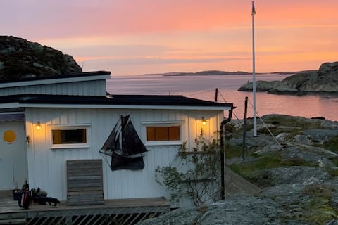 Stunning views, own dock, sauna and boat