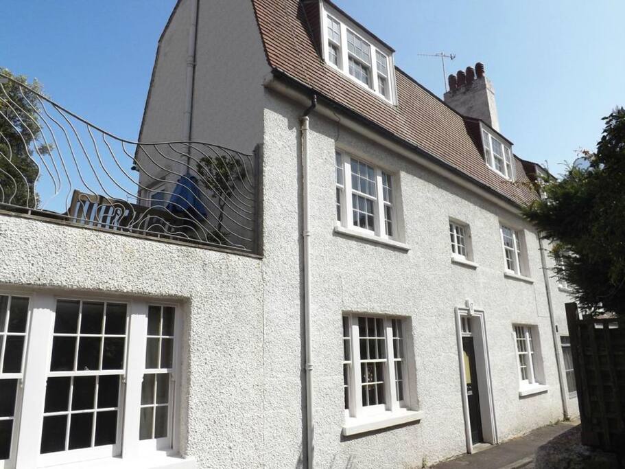 House in quiet but central location