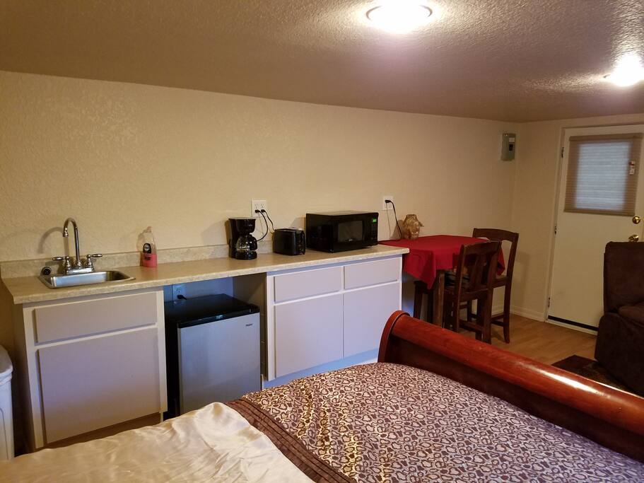 A nice space to the right of the kitchen area to set up your laptop. Wi-Fi available.