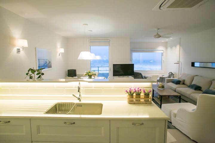 1ª linea playa, aire acondicionado, parking gratis