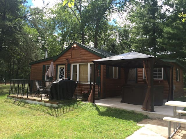 Cabin on Second Lake