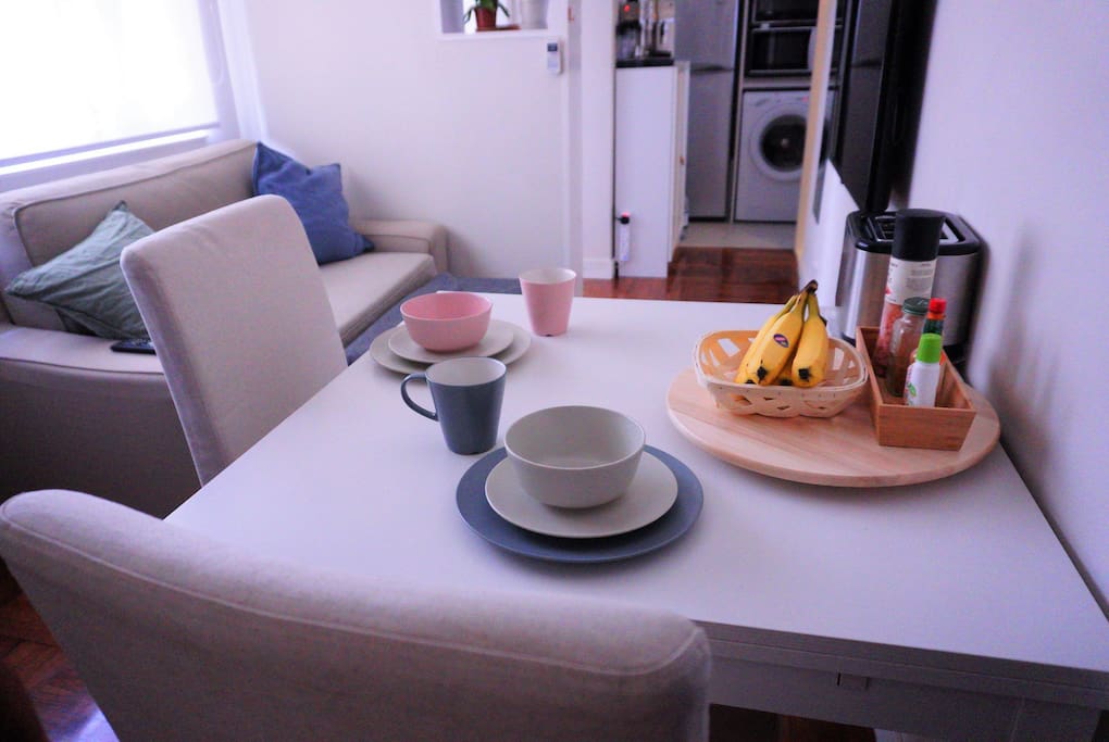 full new kitchenware set provided