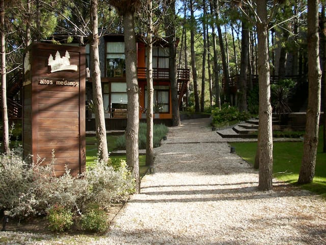 Mar y Bosque, cabañas en Complejo Altos Médanos