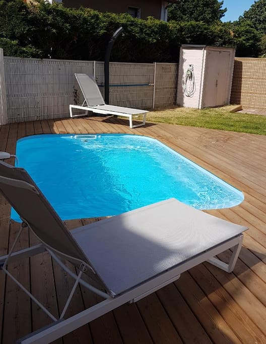 Piscine :
4m X 2,60m
Prof 1,40m
Douche extérieure.
Alarme