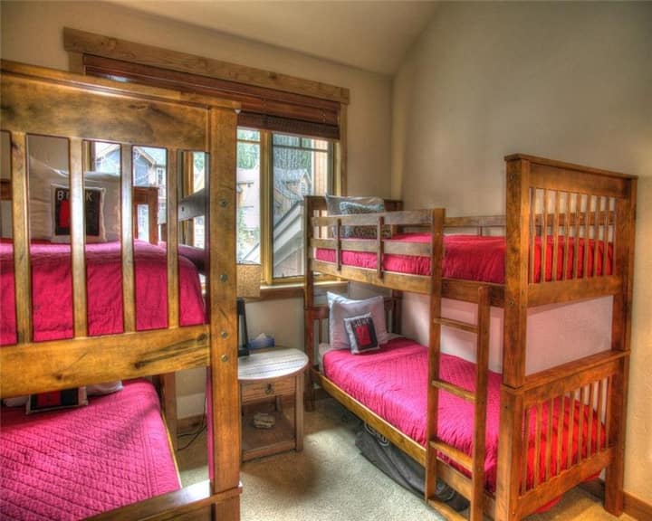 Ორსართულიანი საწოლები