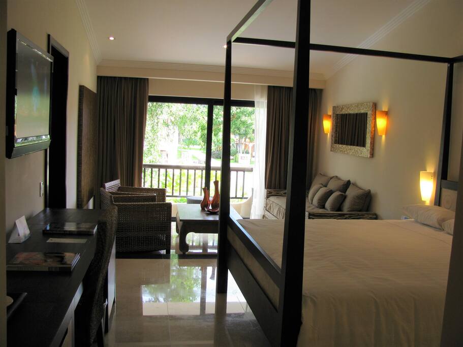 Master Bedroom with 2 Day Beds