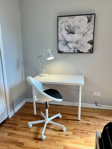 Location! 5 beds house with Parking and Patio! gallery image 4